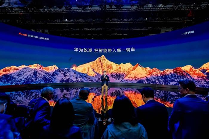 “奧迪+華為全球第一車”，奧迪Q6L e-tron定義豪華純電新標(biāo)準(zhǔn)