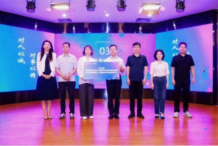 注入科技動(dòng)能，打開智慧之窗——“阿爾法蛋AI公益”情暖深圳同澤學(xué)校
