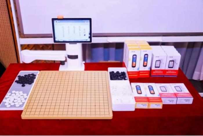 注入科技動(dòng)能，打開智慧之窗——“阿爾法蛋AI公益”情暖深圳同澤學(xué)校