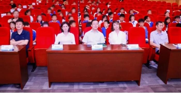 注入科技動(dòng)能，打開智慧之窗——“阿爾法蛋AI公益”情暖深圳同澤學(xué)校