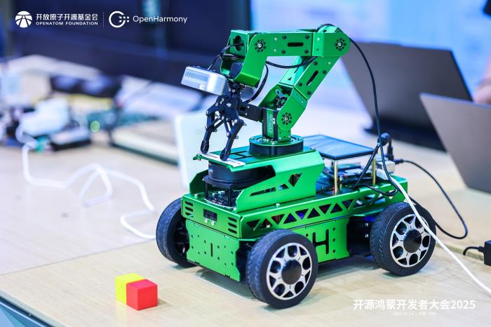 “端側(cè)操作系統(tǒng)+AI”浪潮來臨 開源鴻蒙加速布局AI全棧能力體系
