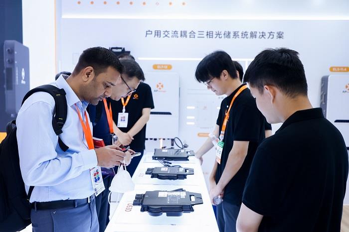 AI賦能，智啟未來丨昱能科技攜全場景智慧光儲解決方案重磅亮相SNEC！
