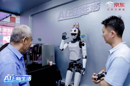 賽博朋克現(xiàn)場！京東MALL北京雙井店開業(yè)首位機器人coser“出道”