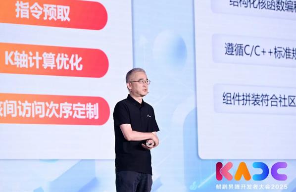 一手生態(tài)開放，一手技術突圍，昇騰CANN成中國AI創(chuàng)新底座