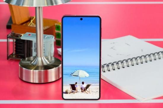 探秘三星Galaxy Z Flip7：精湛工藝打造掌心折疊旗艦