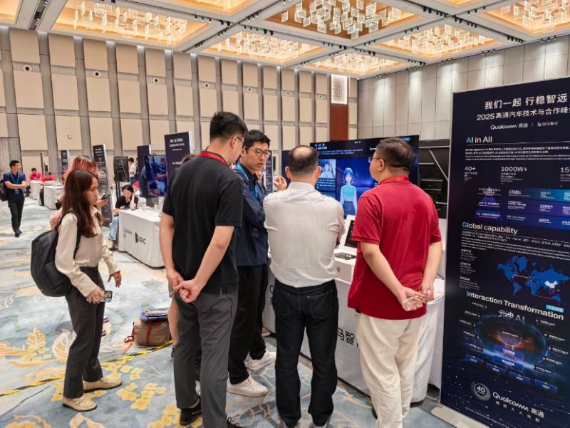 斑馬智行WAIC 2025｜端側(cè)大模型方案發(fā)布，智己L6現(xiàn)場(chǎng)點(diǎn)咖啡