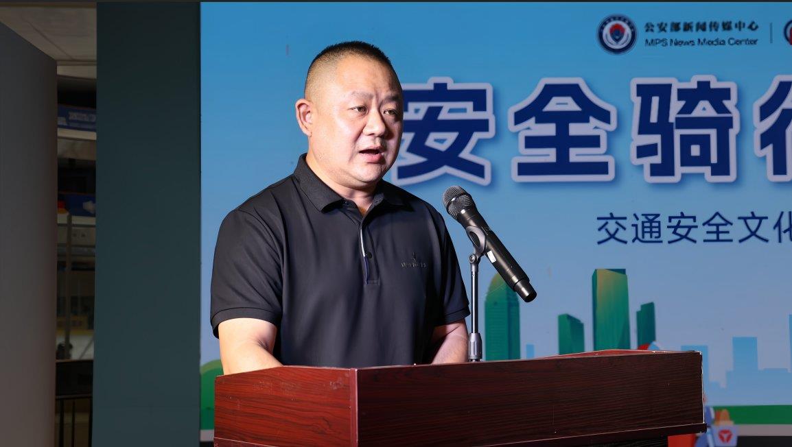 “警熊小智”亮相，趣味拼圖普法！雅迪與無錫公安玩轉(zhuǎn)安全騎行新宣教